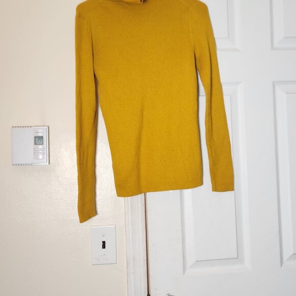 Cozy Yellow Turtleneck Sweater - Picture 6 of 12